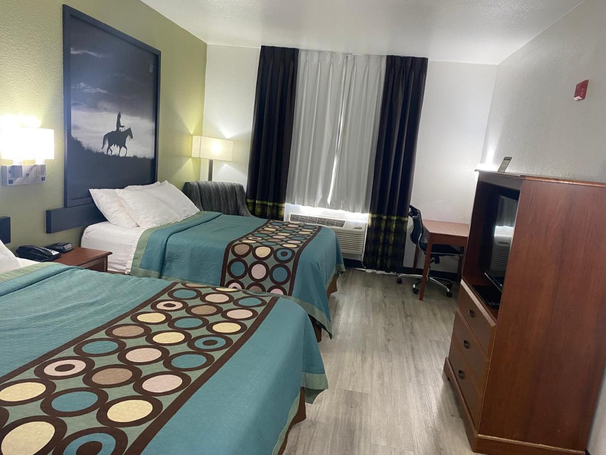 Super 8 By Wyndham Hotel