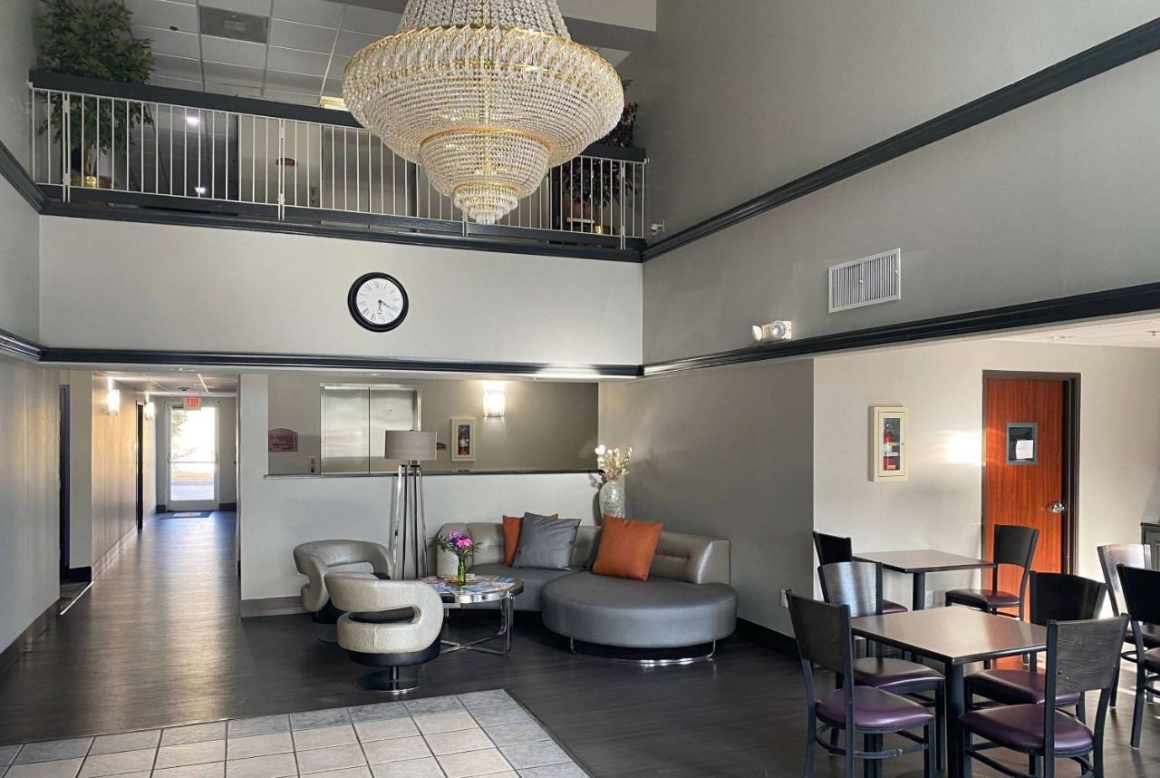 Super 8 By Wyndham Hotel 2*
