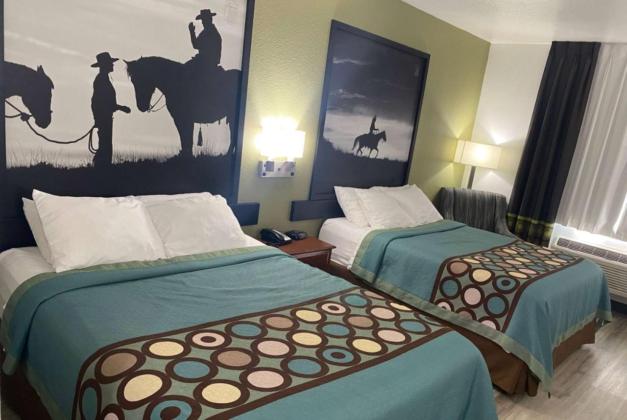 Super 8 By Wyndham Hotel 2*