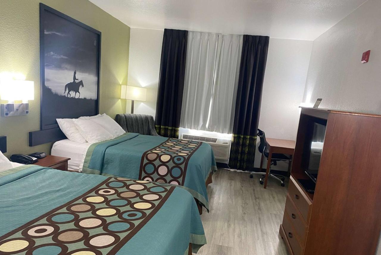 Super 8 By Wyndham Hotel 2*